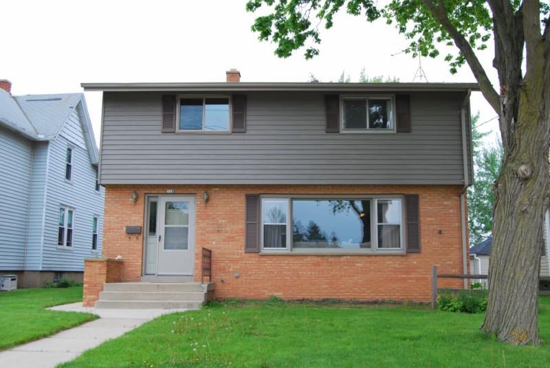 708 Union St, Hartford, WI 53027