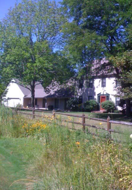 428 W Appletree Ct, Mequon, WI 53092