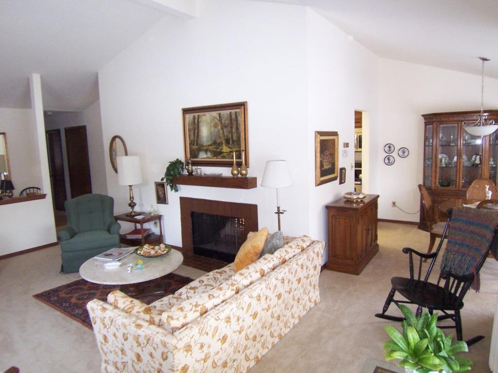 828 Pilgrim Pkwy, Elm Grove, WI 53122
