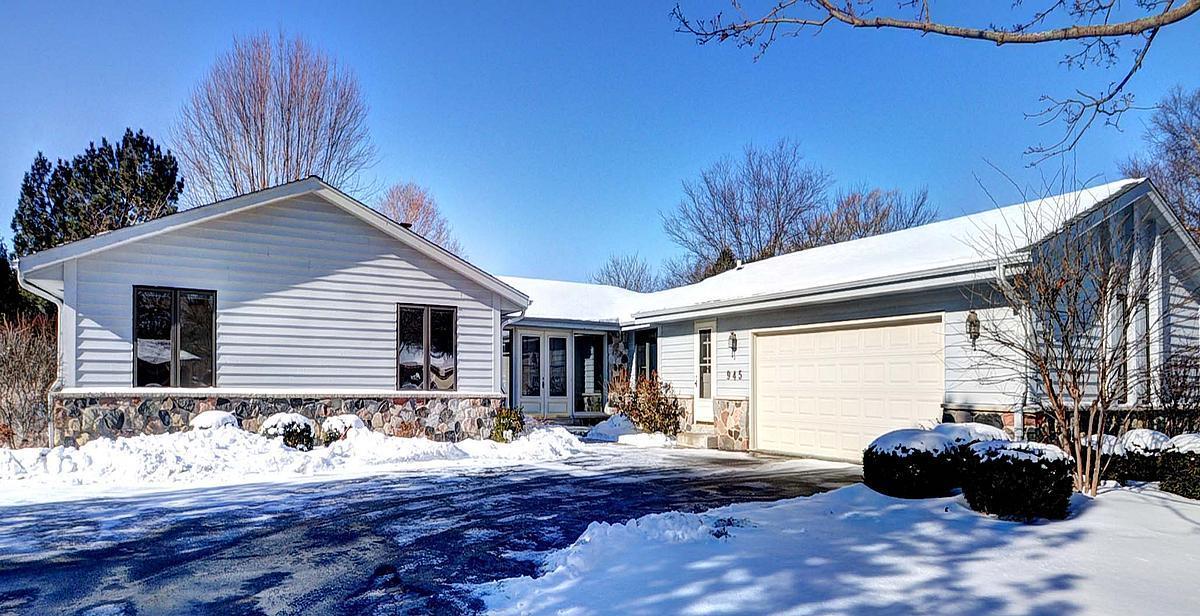 945 Golden Meadow Glen, Brookfield, WI 53045