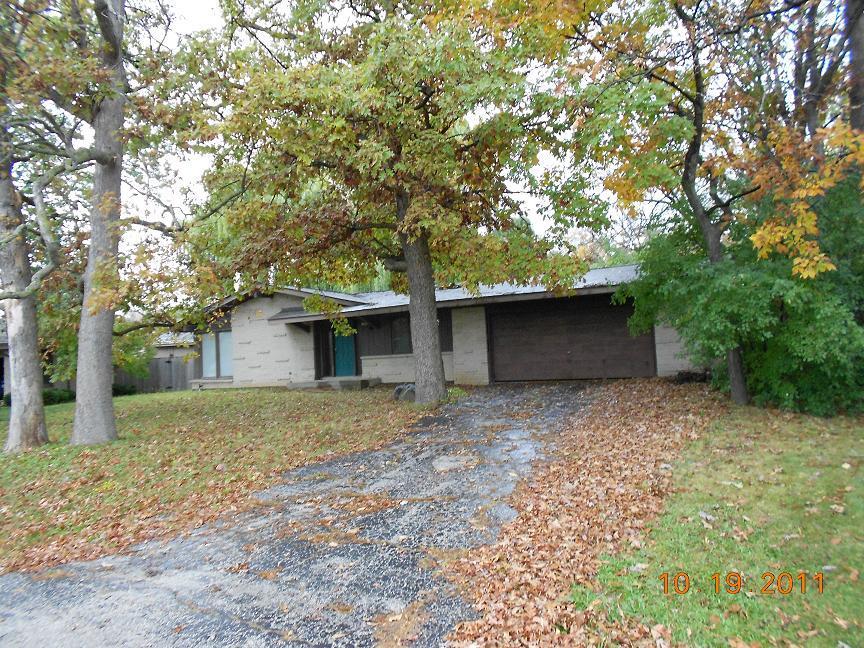 13060 W Brentwood Dr., New Berlin, WI 53151