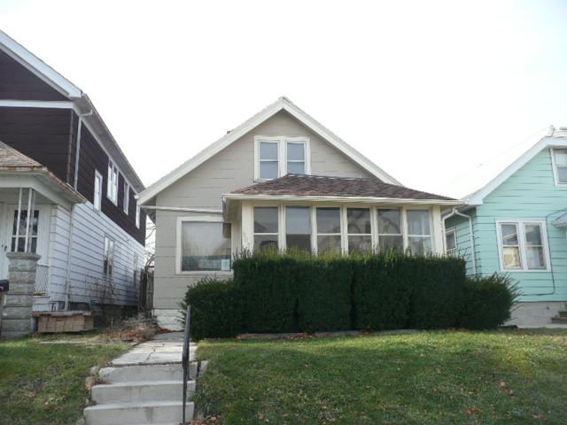 905 S 74th St, West Allis, WI 53214