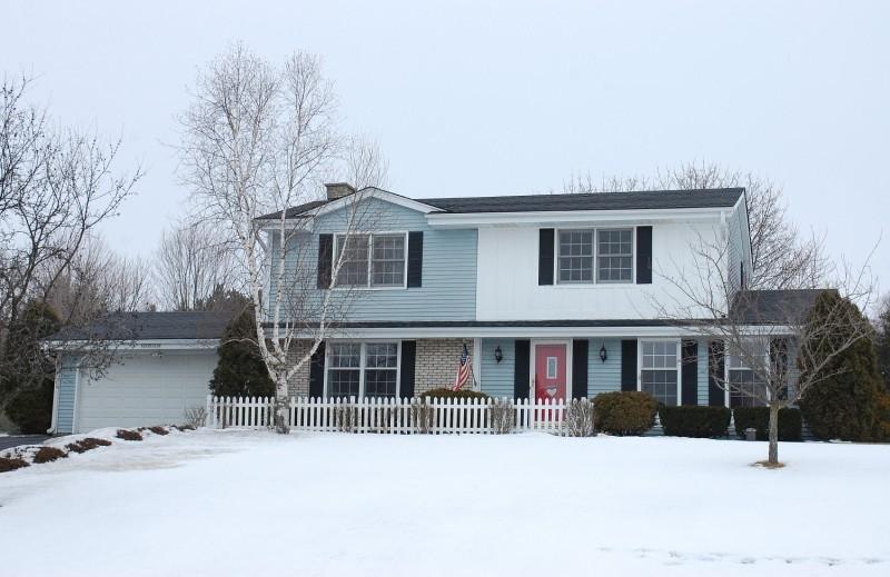W329S7014 Oak Knoll Dr., Mukwonago, WI 53149