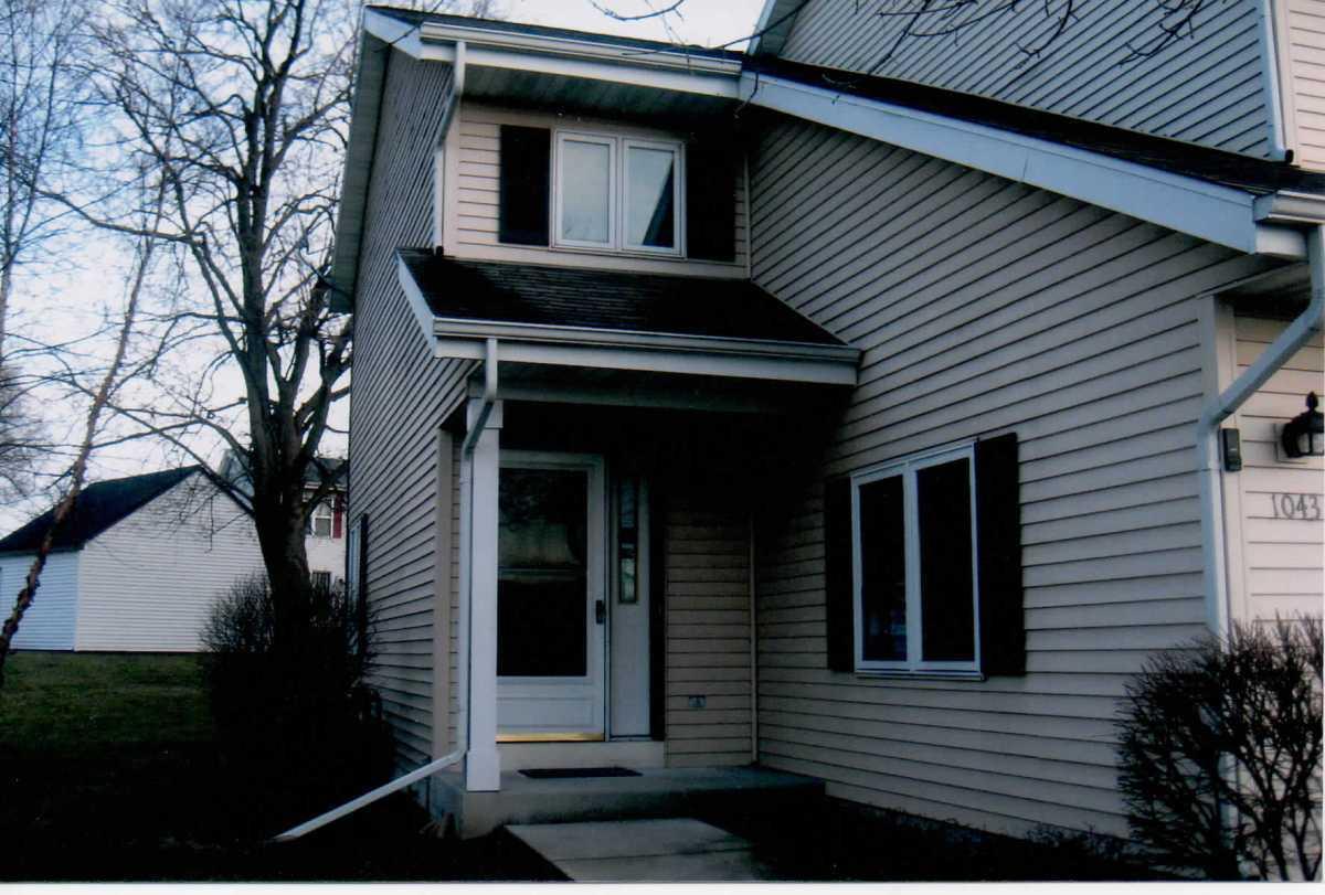 1043 Fleetfoot Dr., Waukesha, WI 53186