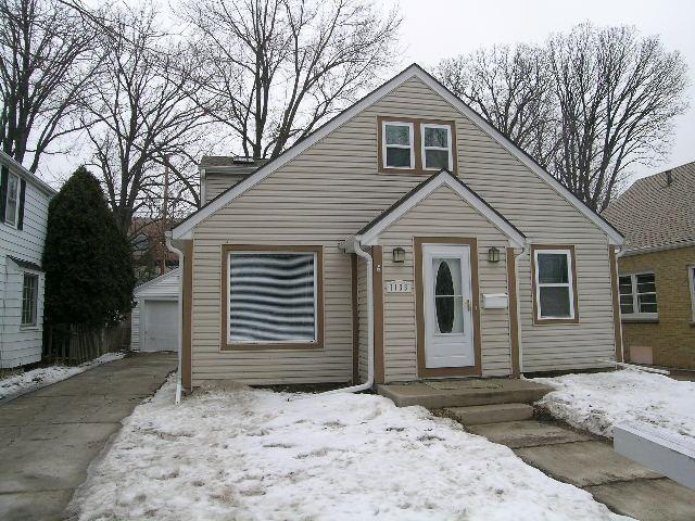 1133 Elm Lawn St, Wauwatosa, WI 53213