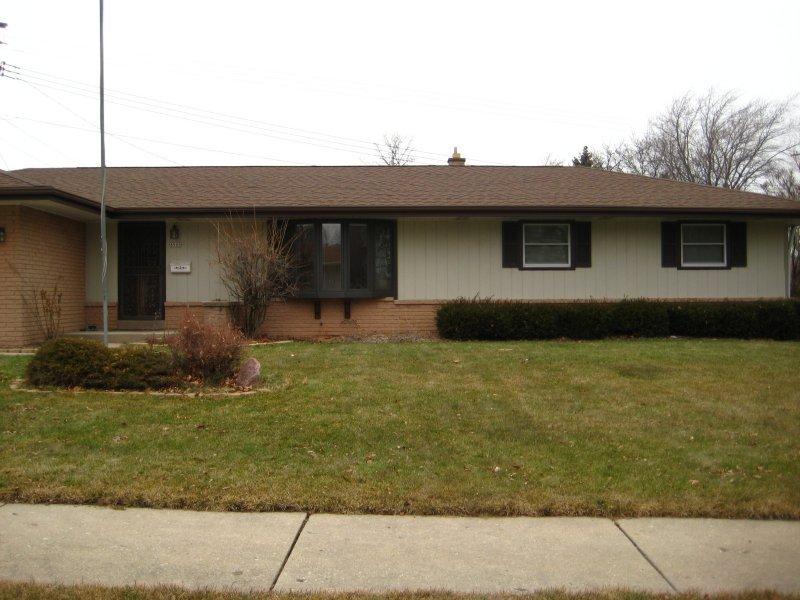 8900 W Holt Ave, Milwaukee, WI 53227