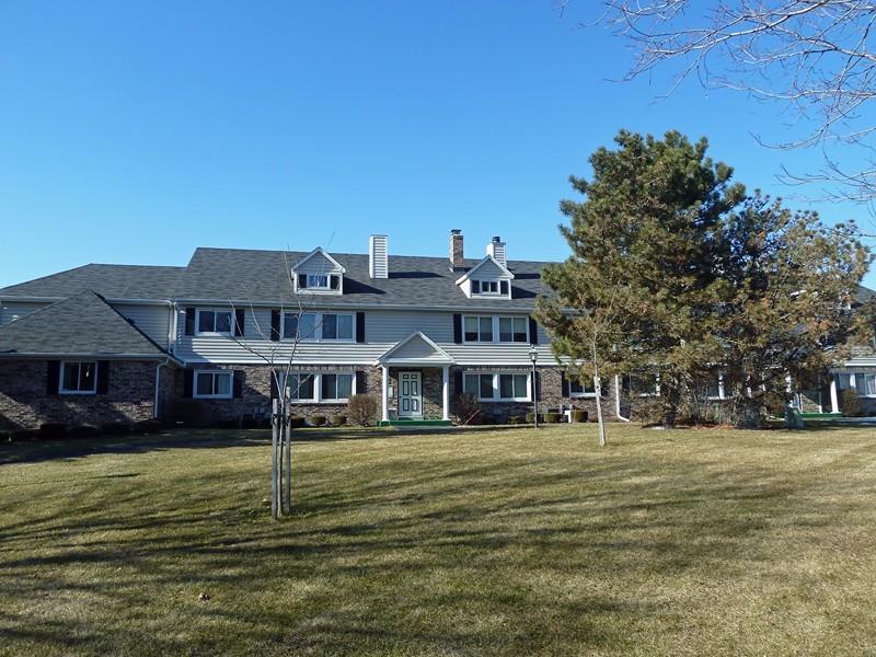 1122 Pilgrim Pkwy, Elm Grove, WI 53122