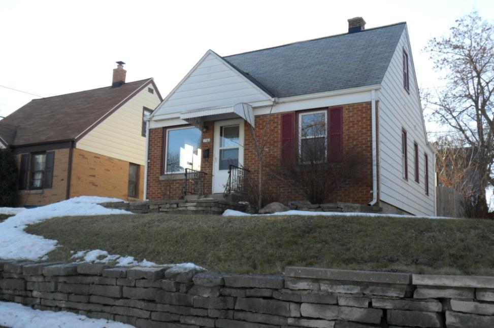 1541 S 94th Pl, West Allis, WI 53214