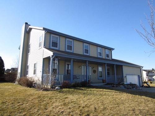 701 Alex Ct, Pewaukee, WI 53072