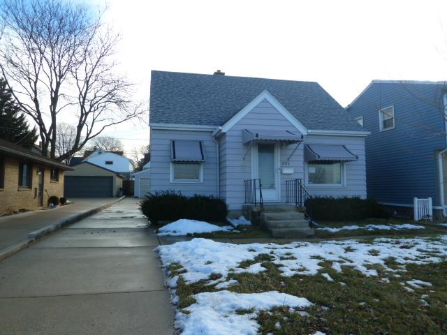 2370 S 100th St, West Allis, WI 53227