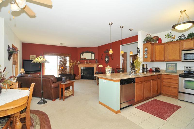 953 Autumn Ridge, Hartford, WI 53027