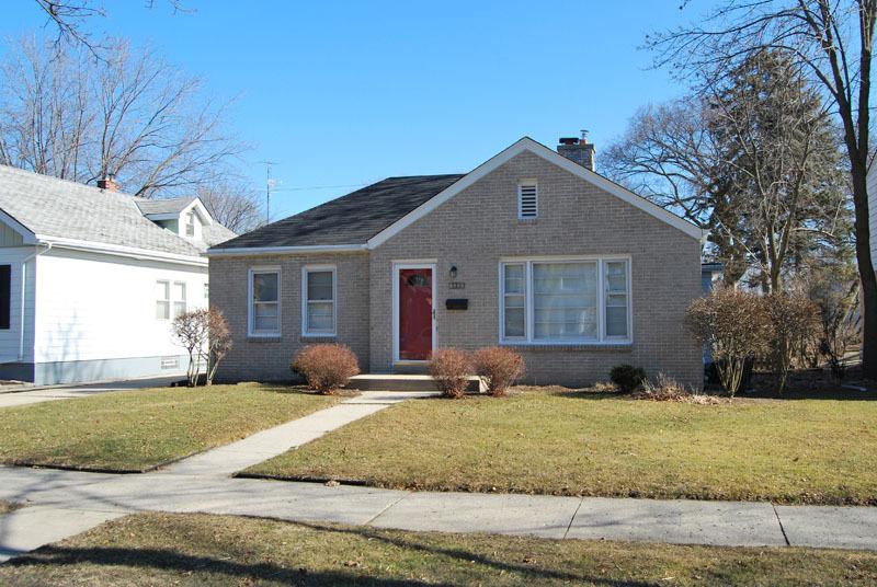 5130 N Berkeley Blvd, Whitefish Bay, WI 53217