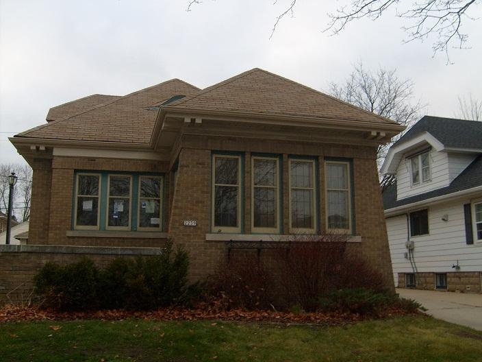 2239 N 72nd St., Wauwatosa, WI 53213