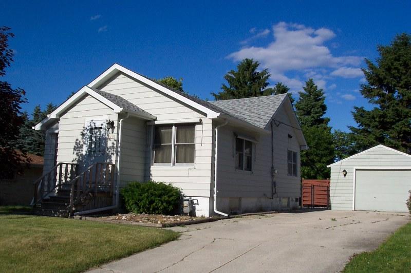 1215 N 27th St, Sheboygan, WI 53081
