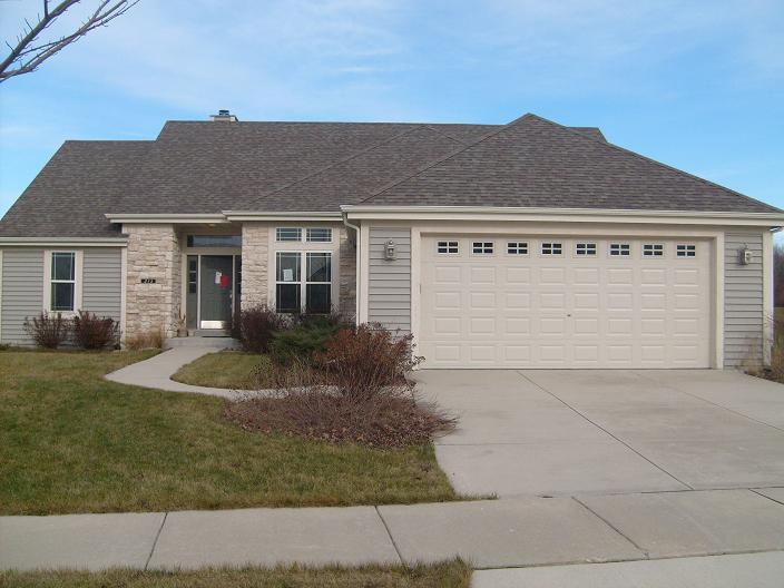 215 Jersey Cir., Waukesha, WI 53188