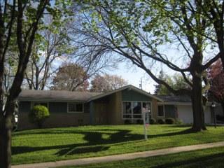 225 Maplewynde Rd, West Bend, WI 53095