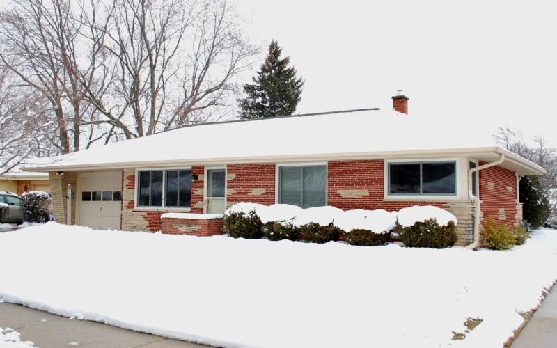 N85W17365 Lee Pl, Menomonee Falls, WI 53051