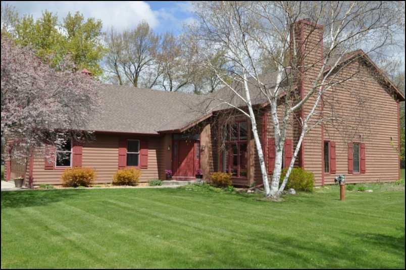 W269N6980 Hickory Chasm Ct, Lisbon, WI 53089