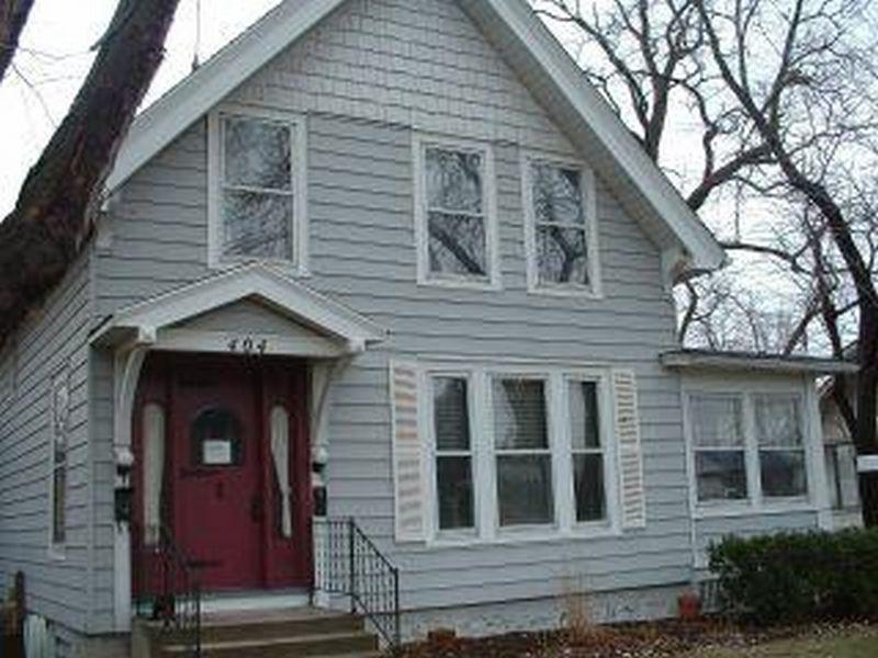 404 W Wisconsin Ave., Oconomowoc, WI 53066