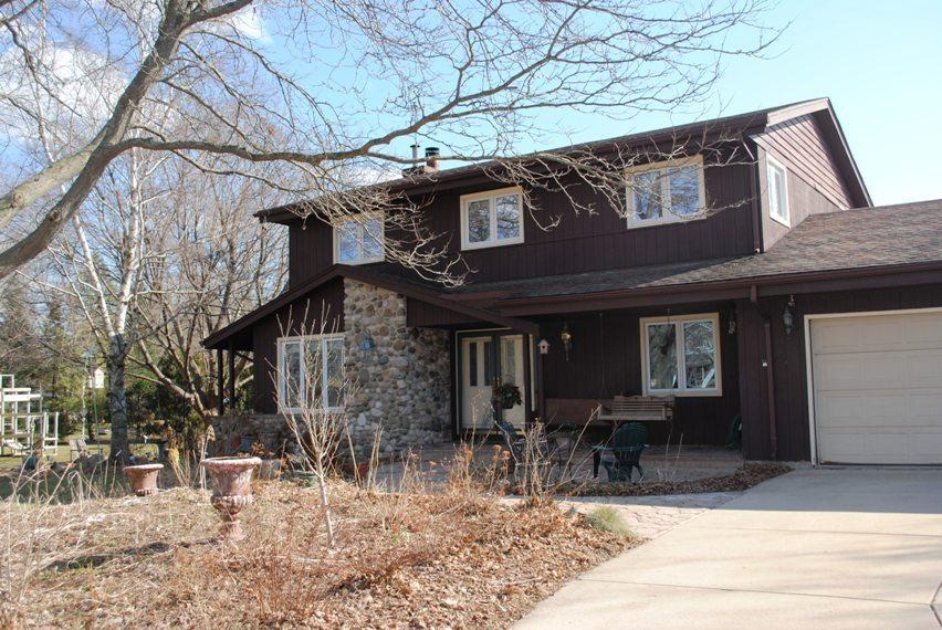 12203 W Shawnee Pass, Mequon, WI 53097