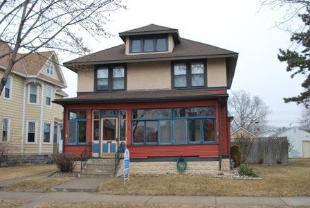 1434 Wood St, La Crosse, WI 54603