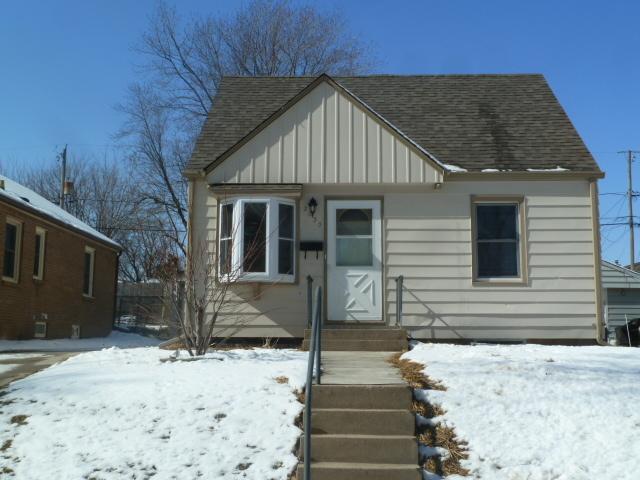 2033 S 96th St, West Allis, WI 53227