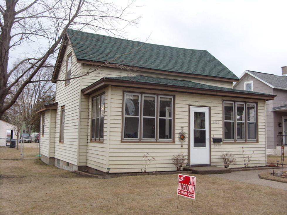 1226 S 16th St, La Crosse, WI 54601
