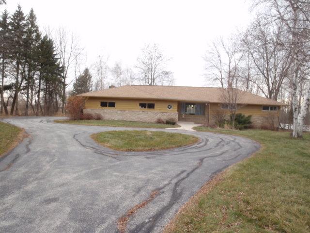 12123 N Lakeshore Dr, Mequon, WI 53092