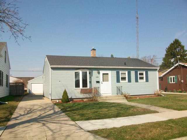 1526 S 25th St., Manitowoc, WI 54220