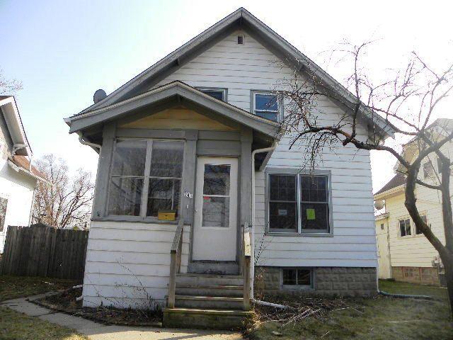 341 Wilson Ave, Waukesha, WI 53186
