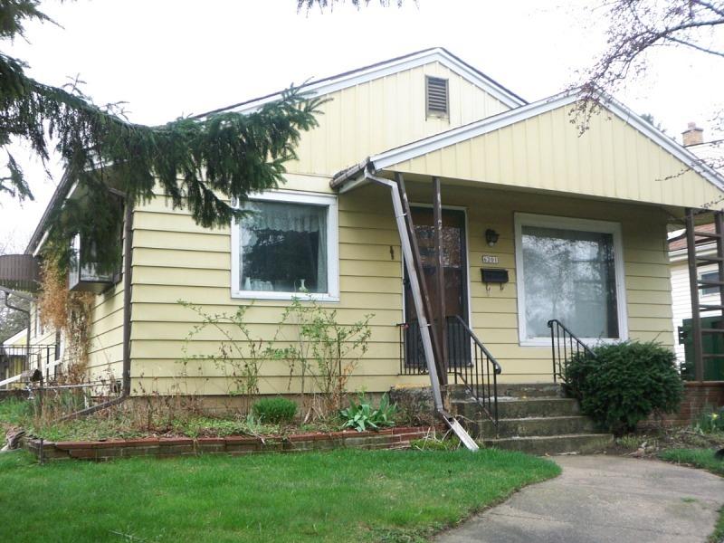 6201 N Willow Glen Ln., Glendale, WI 53209
