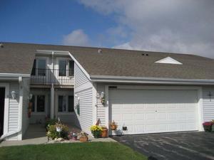 653 Hartford Sq, Hartford, WI 53027