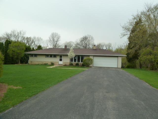 345 Huntington Rd, Delafield, WI 53018