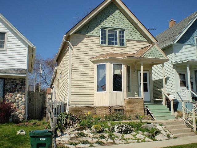 225 S Madison Ave, Port Washington, WI 53074