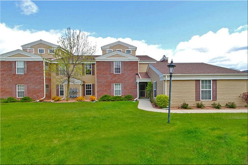 N16W26583 Tall Reeds Ln #H, Pewaukee, WI 53072