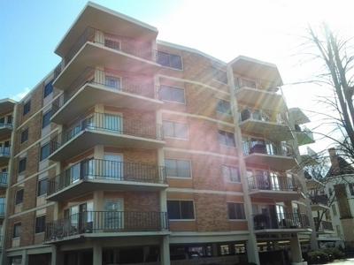 333 N Lake Rd #203, Oconomowoc, WI 53066