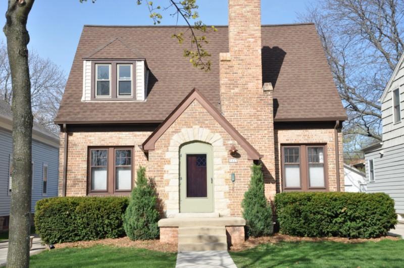 5115 N Berkeley Blvd, Whitefish Bay, WI 53217