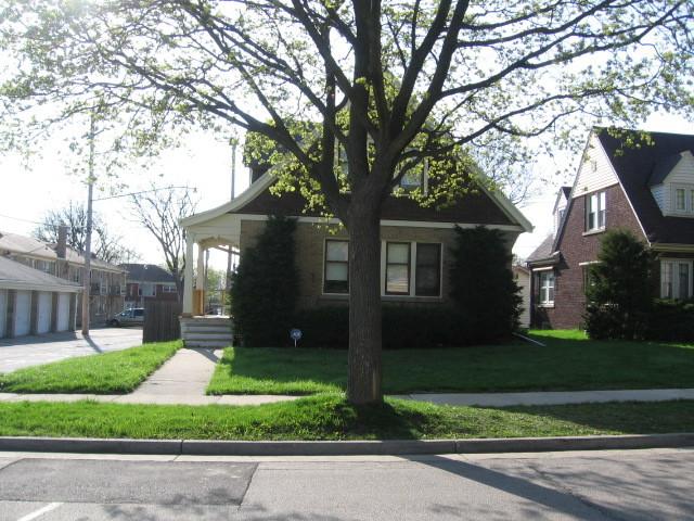 2721 N Lefeber Ave., Wauwatosa, WI 53213