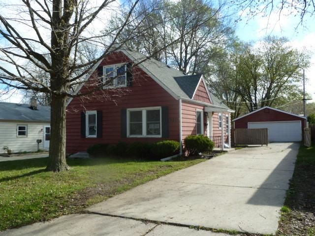 730 S 105th St, West Allis, WI 53214