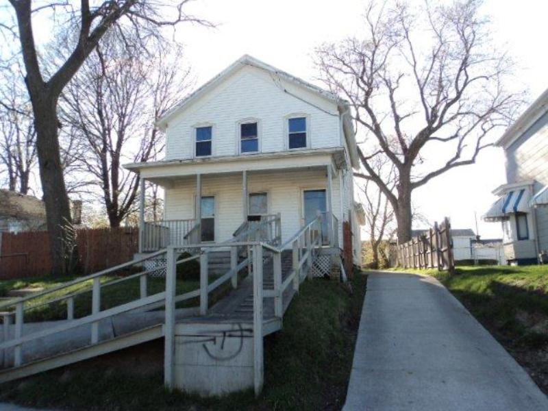 1226 Dr Martin Luther King Dr, Racine, WI 53404