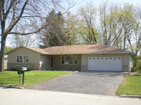 1119 Christopher Ct, Oconomowoc, WI 53066