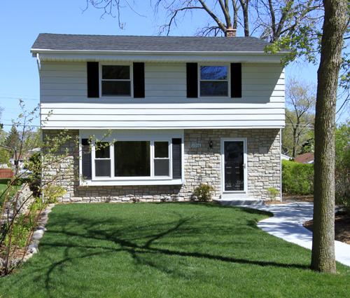 2006 N 117th St, Wauwatosa, WI 53226