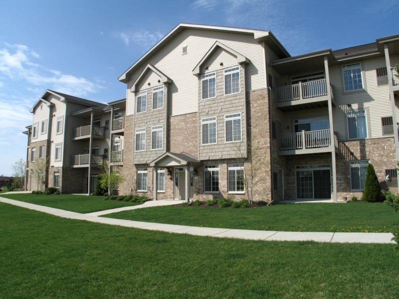 W197N16925 Stonewall Dr #206, Jackson, WI 53037