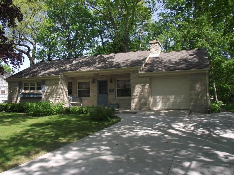 232 Lincoln Dr, West Bend, WI 53095
