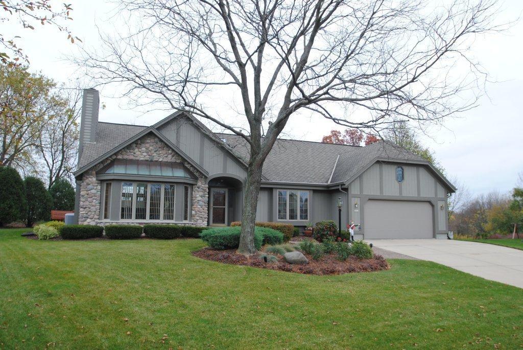 3910 S Woodhill Ct., New Berlin, WI 53151
