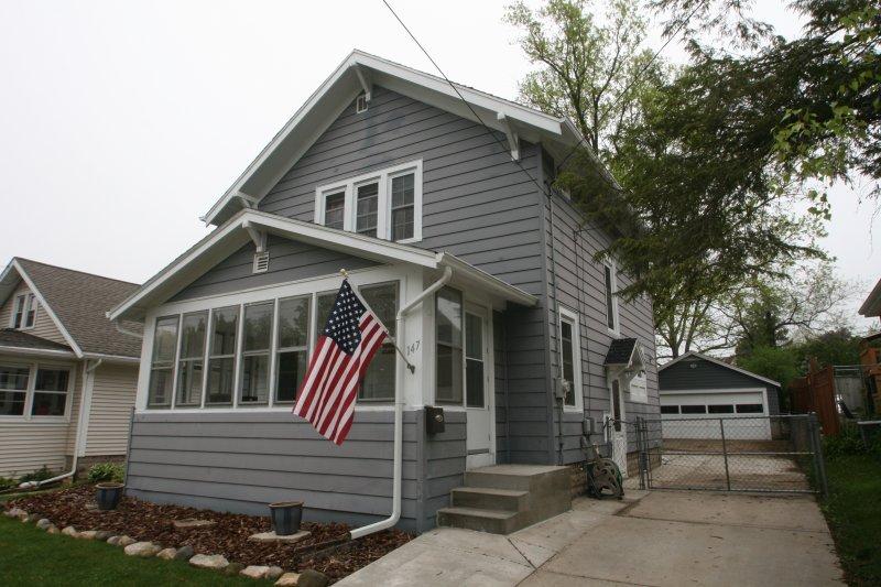 147 Tenny Ave, Waukesha, WI 53186
