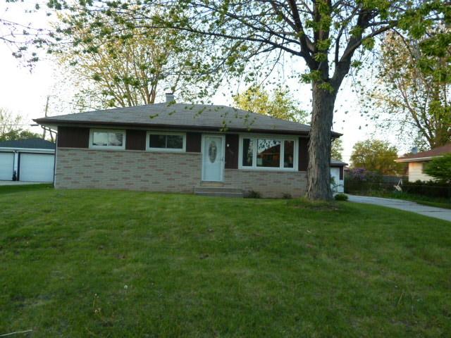 3308 W Iona Trl, Milwaukee, WI 53221