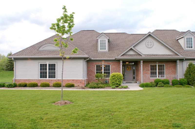 7740 Kings Crossing, Mequon, WI 53097