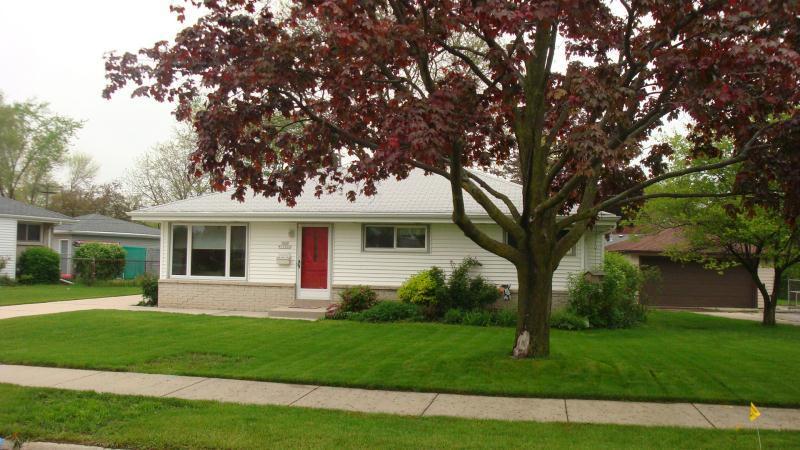 N88W15006 Cleveland Ave, Menomonee Falls, WI 53051