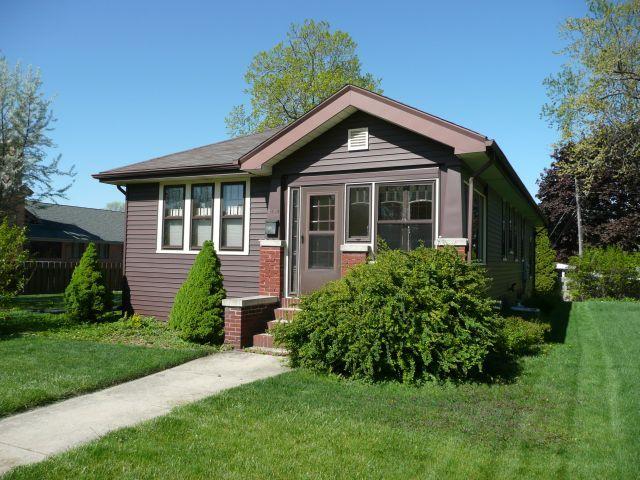 2434 Cleveland Pl, South Milwaukee, WI 53172